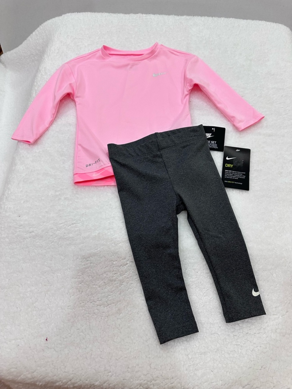 Girl’s Nike Legging Set - Picture 1 of 7